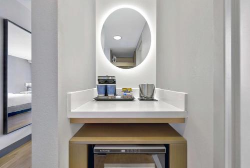 Kuchyň nebo kuchyňský kout v ubytování DoubleTree by Hilton Davenport