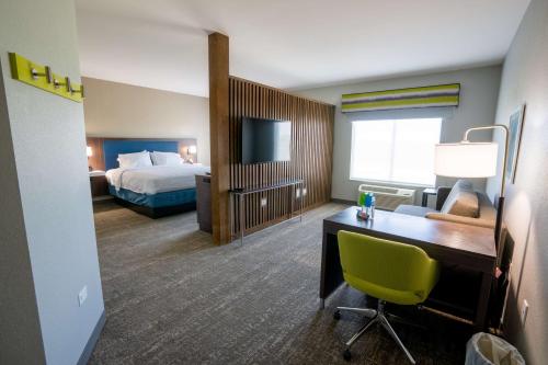 En eller flere senger på et rom på Hampton Inn By Hilton Huntley Chicago