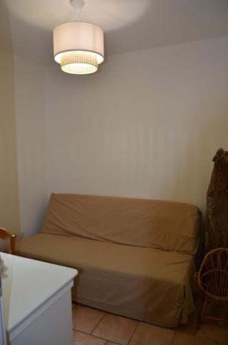 a bed in the corner of a room with a light at Maison Amandre en Pleine Nature - Mas Lou Castanea in Collobrières