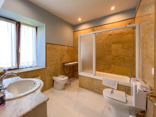 a bathroom with a sink and a toilet and a shower at Villa Ganbara in Villava