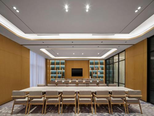 TV a/nebo společenská místnost v ubytování Hilton Garden Inn Huzhou Anji Phoenix Mountain