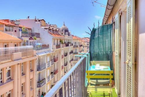 #2 Central Studio top floor AC & Balcony