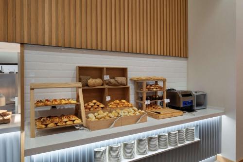 a bakery with various types of bread on display at Hilton Garden Inn Erzurum in Erzurum