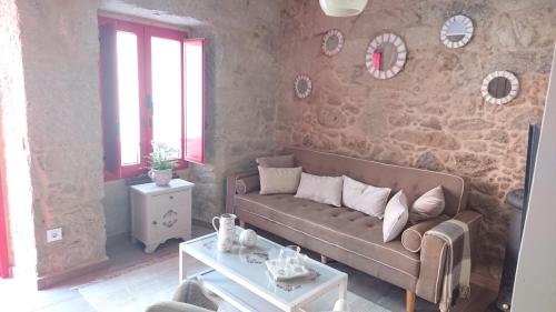 a living room with a couch and a table at A Casiña de Carmen in Boiro