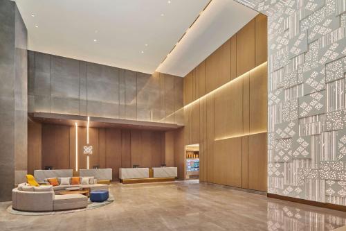 a lobby with a couch and a table at Hilton Garden Inn Shenzhen Guangming in Shenzhen