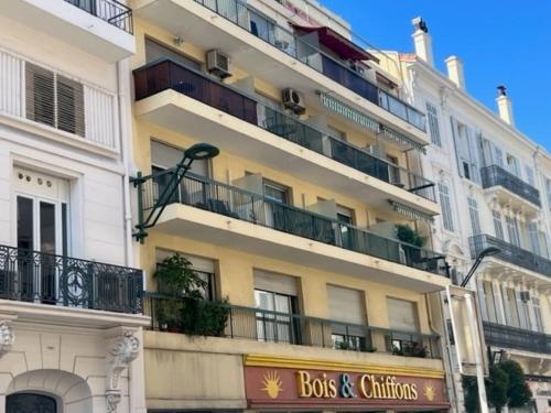 Moderne Studio BALCON, rue D'ANTIBES- HYPER CENTRE A0B191