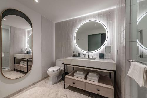 The Morrow Washington Dc, Curio Collection By Hilton Image