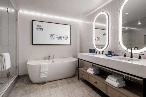 The Morrow Washington Dc, Curio Collection By Hilton Image