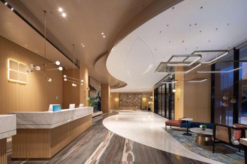 a lobby of a hotel with a large ceiling at Hilton Garden Inn Hangzhou Xiaoshan in Hangzhou