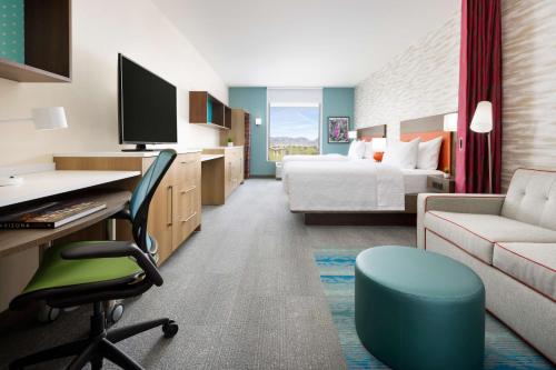 Televisyen dan/atau pusat hiburan di Home2 Suites By Hilton North Scottsdale Near Mayo Clinic
