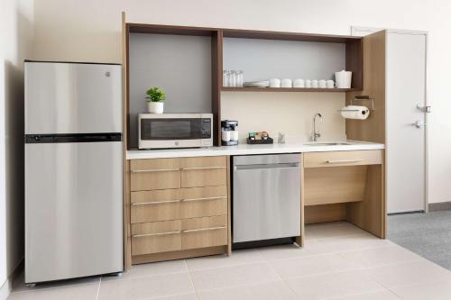 Dapur atau dapur kecil di Home2 Suites By Hilton North Scottsdale Near Mayo Clinic