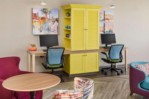 Ruang duduk di Home2 Suites By Hilton North Scottsdale Near Mayo Clinic