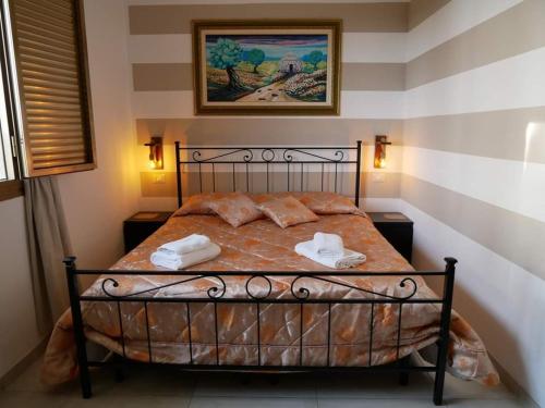 a bedroom with a bed with two towels on it at Chalet del Mare in Porto Cesareo