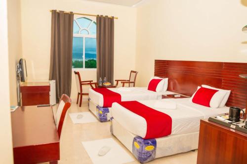 Postel nebo postele na pokoji v ubytování Al Jabal Hotel