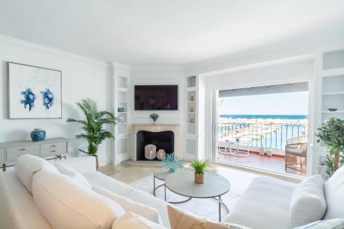 MARBELLA BANUS SUITES - Puerto Banus Marina Harbour Seafront Apartment photo 3