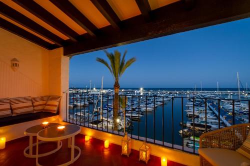 MARBELLA BANUS SUITES - Puerto Banús Marina Seafront Apartment - Premium 2BR - 2BA - Outdoor Balcony - Panoramic Marina & Mediterranean Views - Stunning Sunsets - Heart of Puerto Banús - Direct Beach Access - Steps from El Corte Ing Luxury Shopping