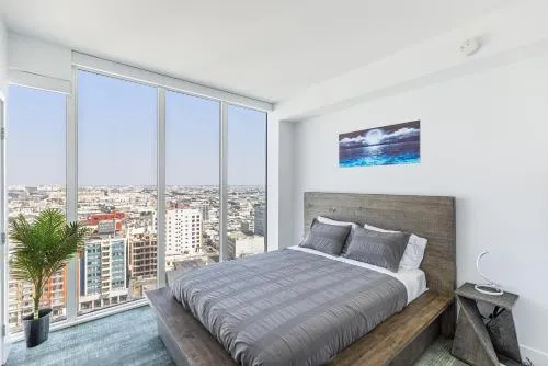Top Floor High Rise 3 Bed DTLA Skyscraper Penthouse photo 26