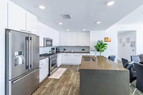 Top Floor High Rise 3 Bed DTLA Skyscraper Penthouse photo 19