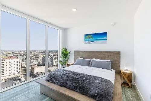 Top Floor High Rise 3 Bed DTLA Skyscraper Penthouse photo 21