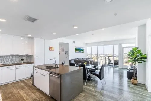Top Floor High Rise 3 Bed DTLA Skyscraper Penthouse photo 17