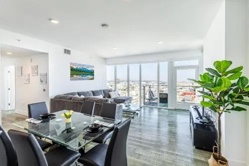 Top Floor High Rise 3 Bed DTLA Skyscraper Penthouse photo 16