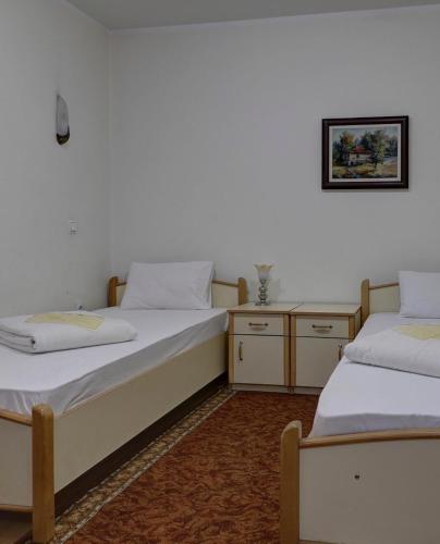 Ένα ή περισσότερα κρεβάτια σε δωμάτιο στο Apartmani PERLA Leskovac