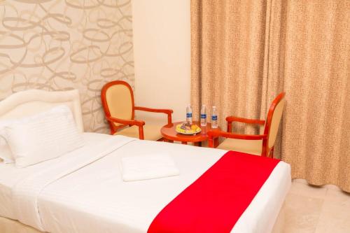 Postel nebo postele na pokoji v ubytování Al Jabal Hotel