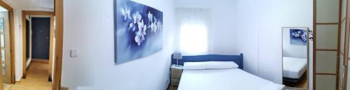 a bedroom with a bed and a picture of a hockey team on the wall at Bajo al lado del Ayuntamiento in Santander