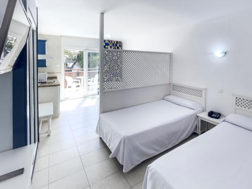 Posteľ alebo postele v izbe v ubytovaní Apartamentos Pez Azul