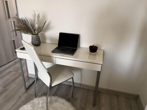 Fotografie z fotogalerie ubytování Bright and Comfy Apartment with Free Parking v destinaci Veľké Kapušany