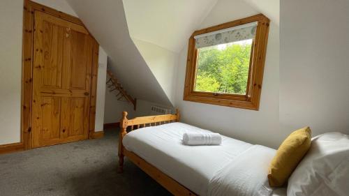 Postel nebo postele na pokoji v ubytování Kerrowdown Cottage-Self Catering for 4 in the Highlands