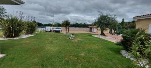Taman di luar Mignon petit appartement indépendant