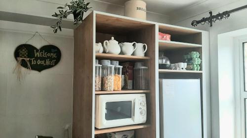 a cabinet with a microwave in a room at Yeats Lodge in Drumcliff