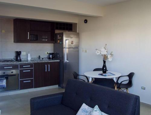 A kitchen or kitchenette at Comodo apartamento en Boedo