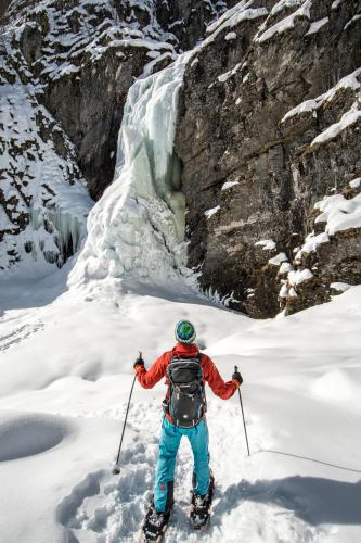 a person on skis in the snow next to a glacier at Spidsbergseter Resort Rondane in Venabygd