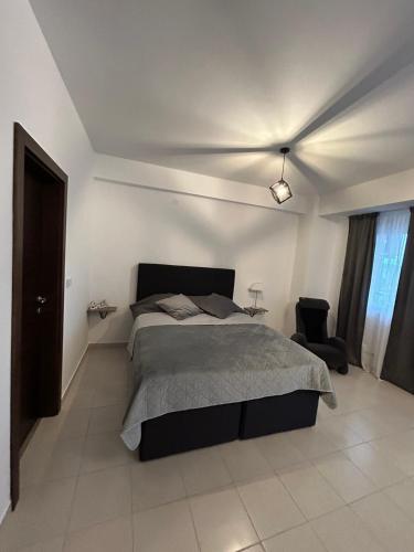 Rúm í herbergi á Matic Apartmani 4