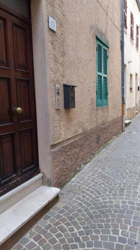 a door on the side of a building with a street at Casa Iosi a Sirolo in Sirolo