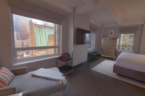 TV a/nebo společenská místnost v ubytování Hotel Edison Times Square