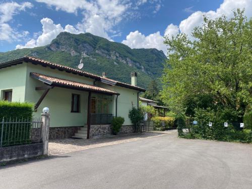 a house with a mountain in the background at Casa Michela in Crone