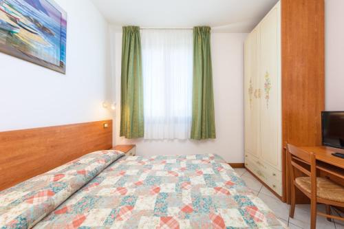 a bedroom with a bed and a desk and a television at Hotel New Aurora Venice in Marghera