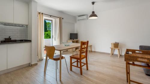 2 BDR Vilamoura Escape W Balcony by LovelyStay