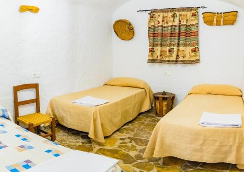 Ліжко або ліжка в номері Cueva de la tía Flor