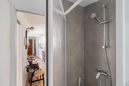 Ένα μπάνιο στο For You Rentals Precioso Apartamento TEMPORAL Preciados PRE5B