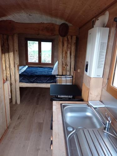 a small kitchen with a bed in a tiny house at Nuit insolite Lovelit Val André in Pléneuf-Val-André