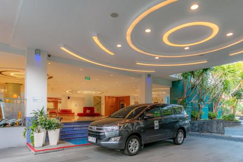 a car parked in front of a house at Holiday Inn Express Baruna by IHG in Kuta