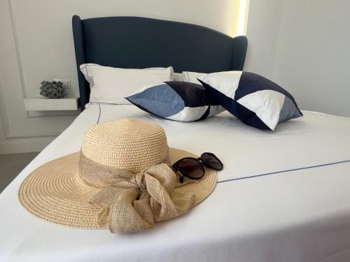 Una cama o camas en una habitación de Kairos Tropea