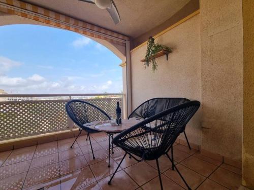 a table and chairs on a balcony with a view at Apartment with roof terrace, Mar de Cristal in Mar de Cristal