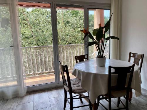 Photo de la galerie de l'établissement T2 de 50 m2 + balcon + parking pour 4 personnes, à Arcachon