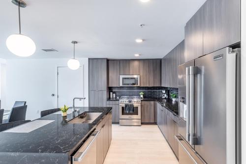 Top Floor 3 Bed 3 Bath Penthouse Living In Luxury photo 21