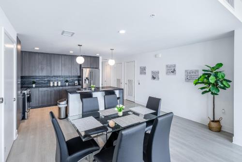 Top Floor 3 Bed 3 Bath Penthouse Living In Luxury photo 17